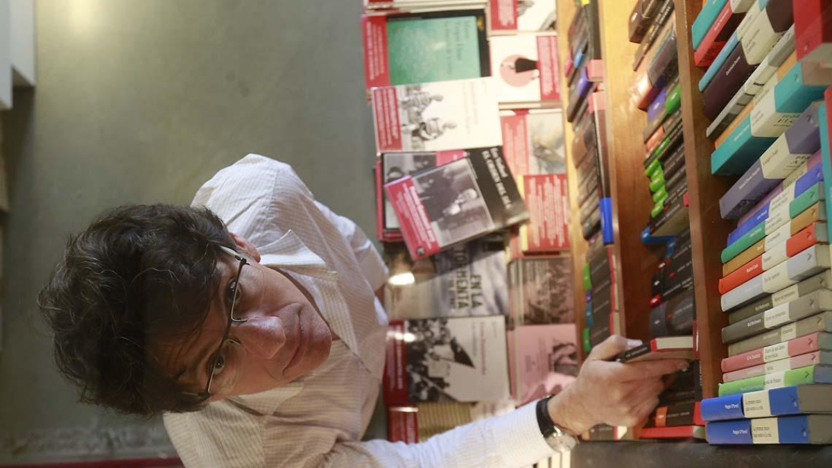 Álvaro Manso es también el presidente de la Asociación Provincial de Libreros. RAÚL G. OCHOA