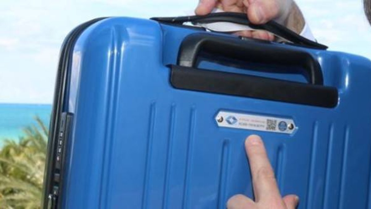 El logo de la IATA que identificará las maletas que son equipaje de mano.-