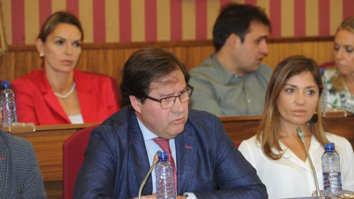 Salvador de Foronda, en una intervención durante un Pleno del Ayuntamiento de Burgos.-ISRAEL L. MURILLO