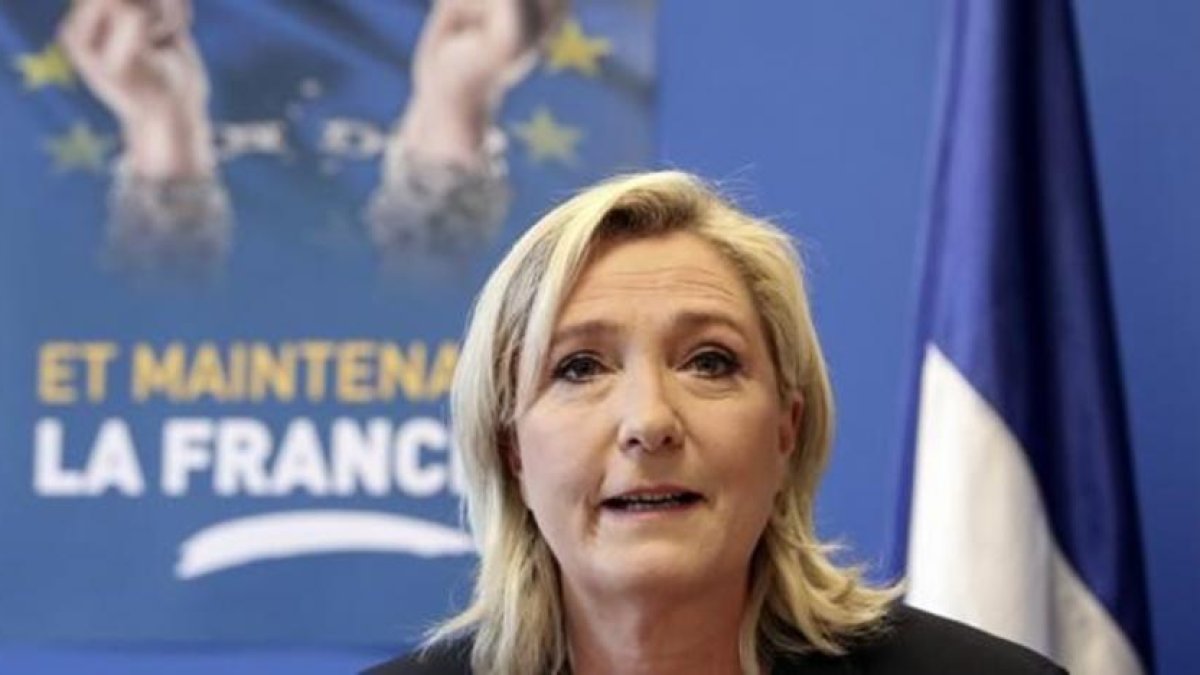 Marine Le Pen, en una conferencia de prensa en Nanterre.-KAMIL ZIHNIOGLU