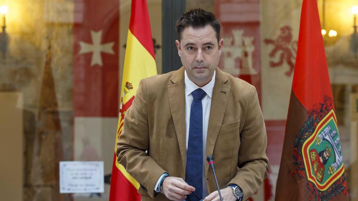 Daniel de la Rosa durante el Pleno municipal celebrado en el Monasterio de San Juan. SANTI OTERO