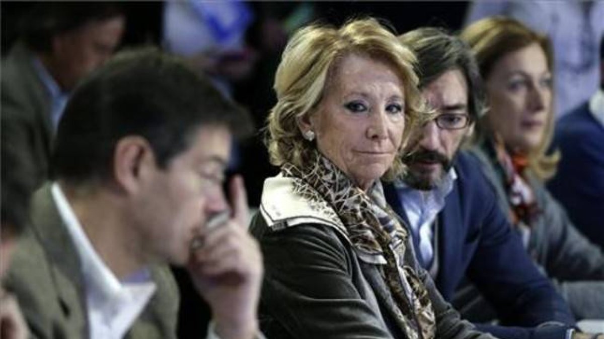 La presidenta de la Comunidad de Madrid, Esperanza Aguire, en el foro 'Más justicia, mejor sociedad', este domingo, en Madrid.-Foto: ÁNGEL DÍAZ / EFE