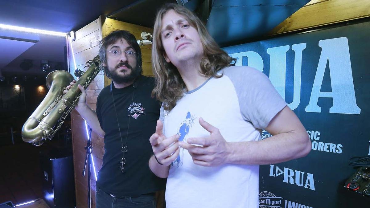 Tuli y Grison posan antes de actuar ayer en La Rúa, donde ya estuvieron hace cuatro años.-RAÚL G. OCHOA