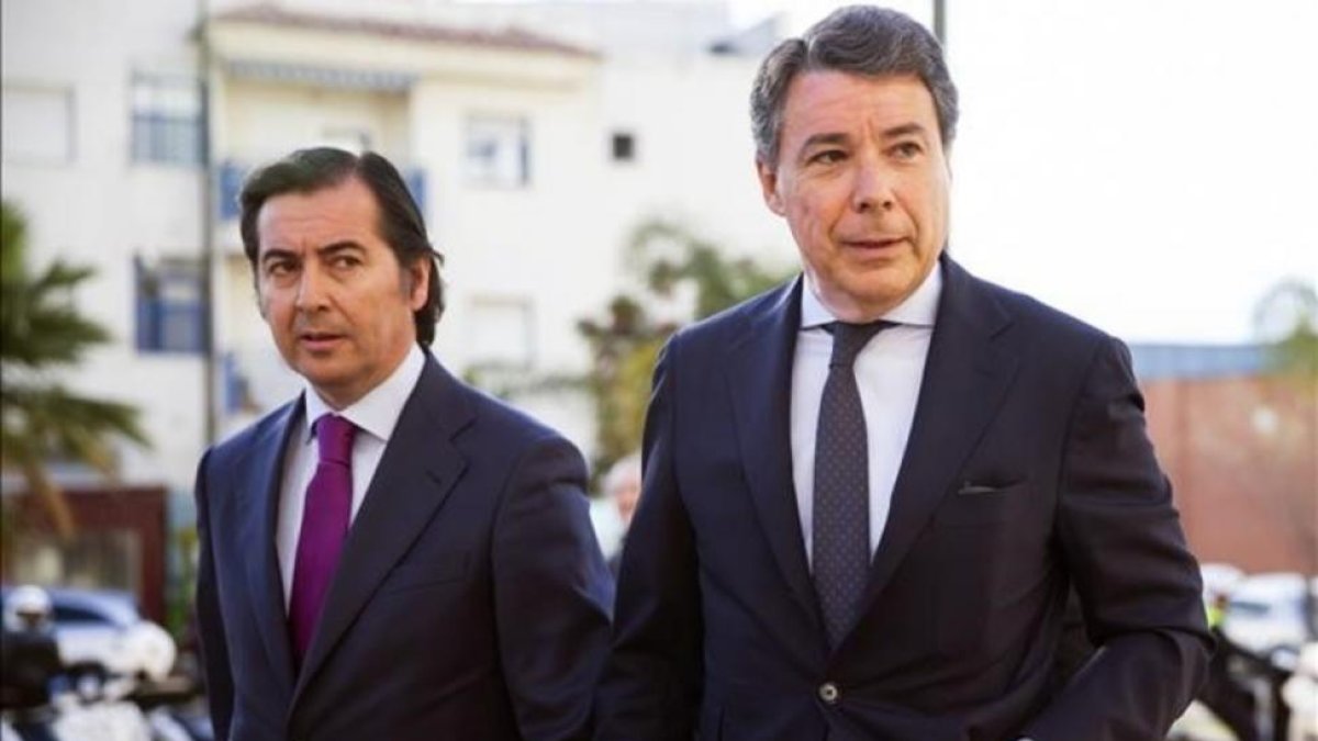 El expresidente de la Comunidad de Madrid Ignacio González, a su llegada al juzgado de instrucción de Estepona que investiga el caso del ático de lujo que posee en esta población.-EFE / JORGE ZAPATA