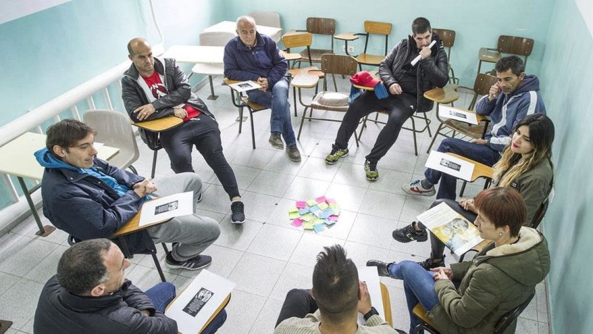 Instante de una de las sesiones del progrma ‘Reconexión’ que Domingo desarrolló con presos de la cárcel de Burgos. ECB