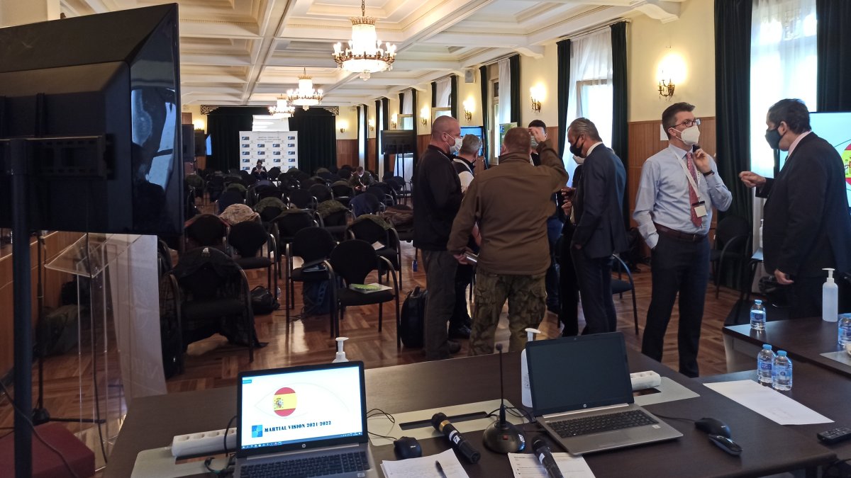 Imagen del seminario celebrado en el cuartel general de la División San Marcial. ECB