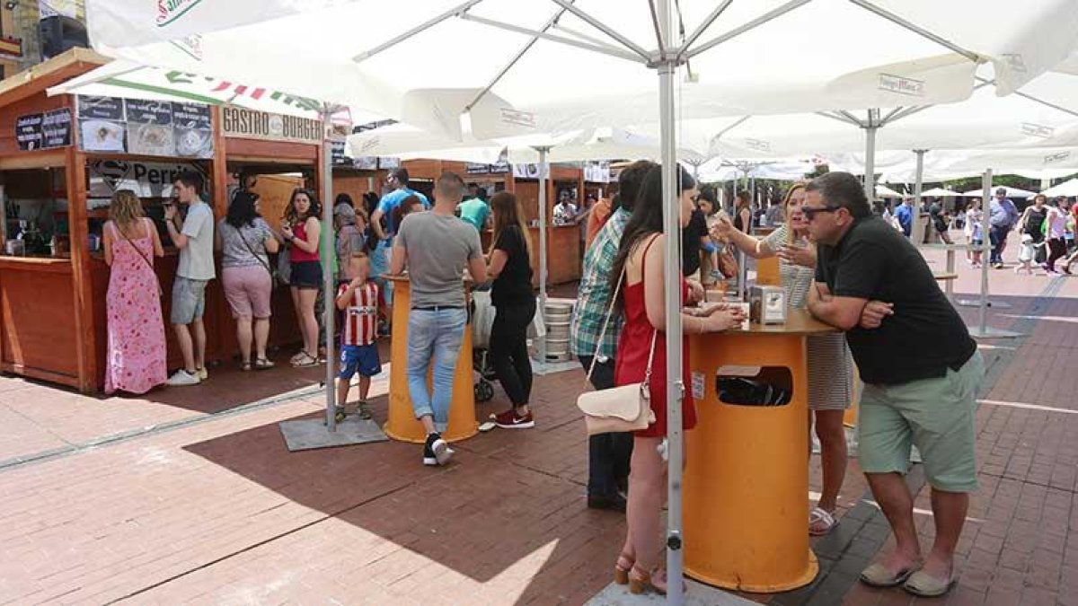 El documento de los hosteleros contempla un cambio de imagen de las casetas, pero no su sustitución por otras.-Raúl Ochoa