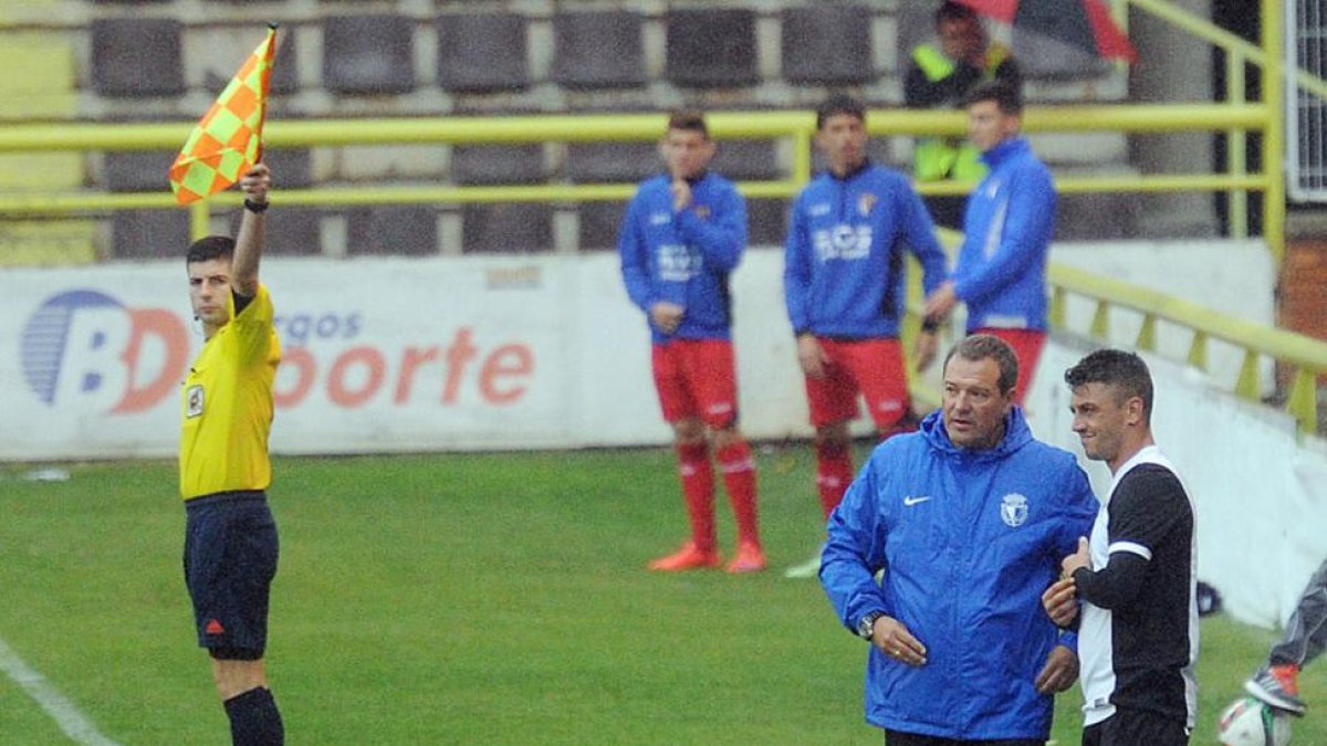 Ángel Viadero no ha podido dirigir los entrenamientos de martes y miércoles por el fallecimiento de su padre-I. L. Murillo
