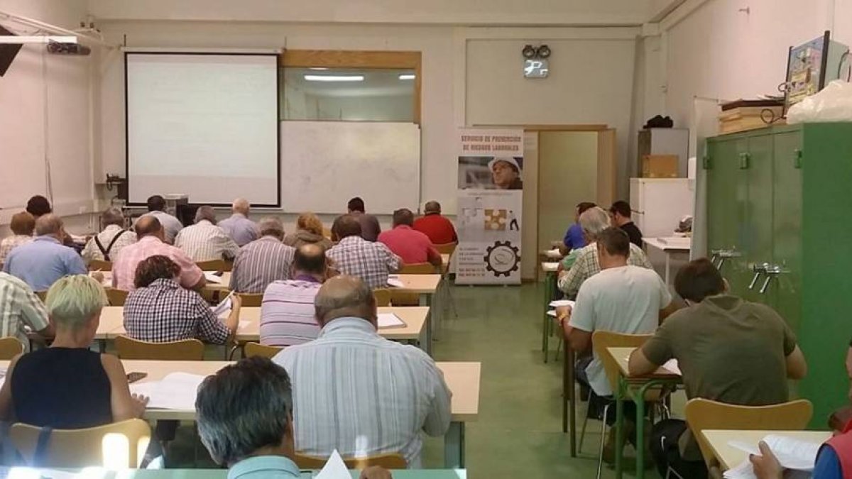 El curso contó con medio centenar de participantes y se desarrolló en el centro Simón de Colonia.-ECB