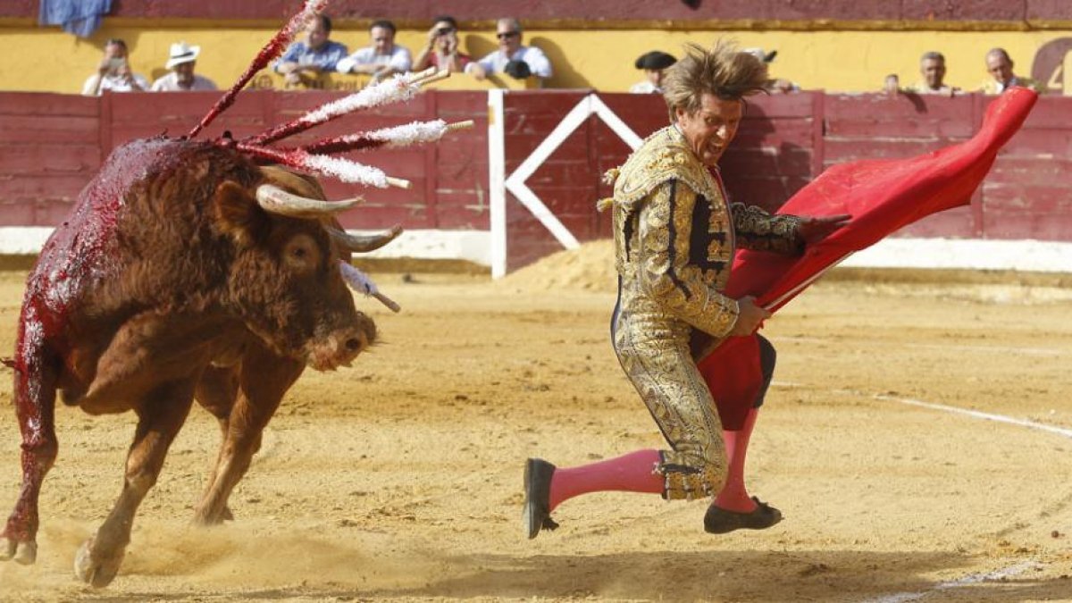 ManuelDíaz ‘El Cordobés’ durante una corrida en Burgos.-SANTI OTERO