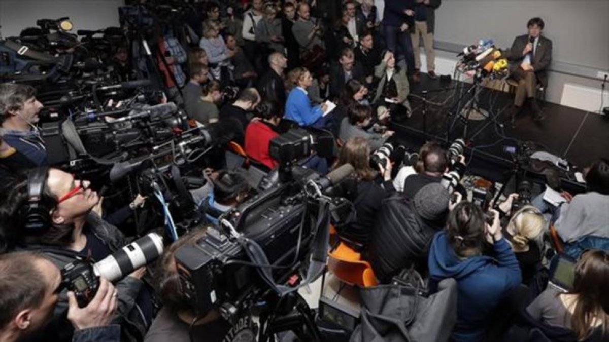 Carles Puigdemont, en la rueda de prensa de Berlín del 7 deabril, al día siguiente de salir de la prisión de Neumünster.-MICHAEL SOHN
