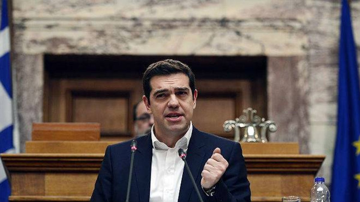 Alexis Tsipras se dirige al Parlamento griego.-AFP