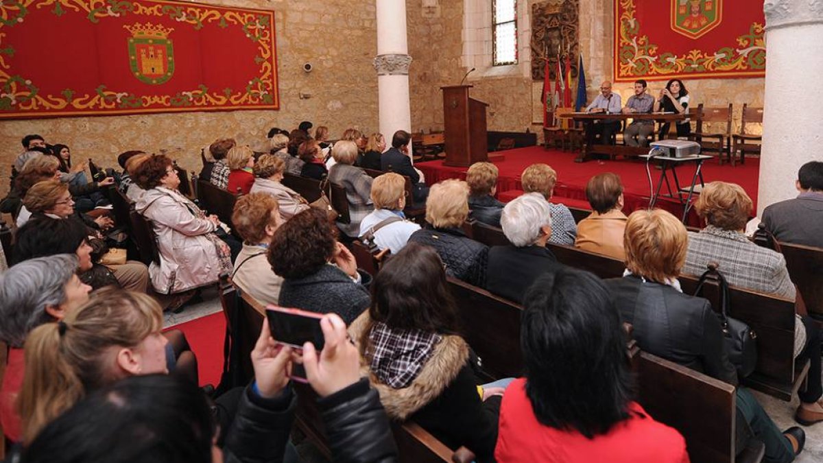 Numeroso público acudió ayer a la celebración de esta jornada en el Monasterio de San Juan.-