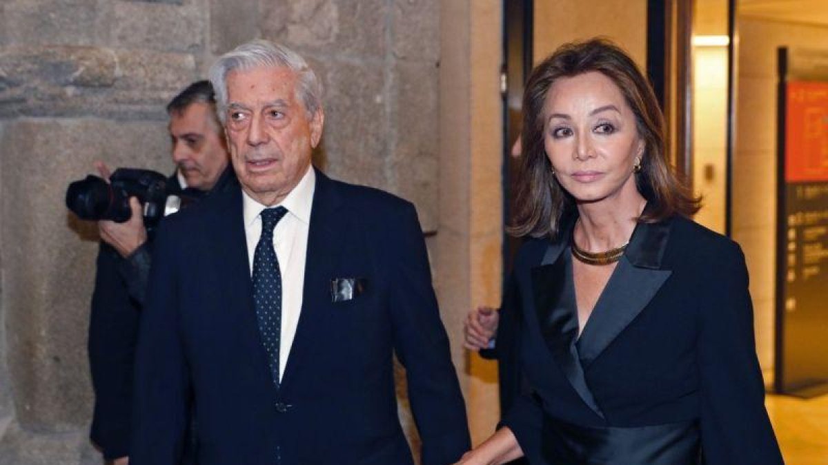 Mario Vargas Llosa junto a su pareja Isabel Preysler.-EFE