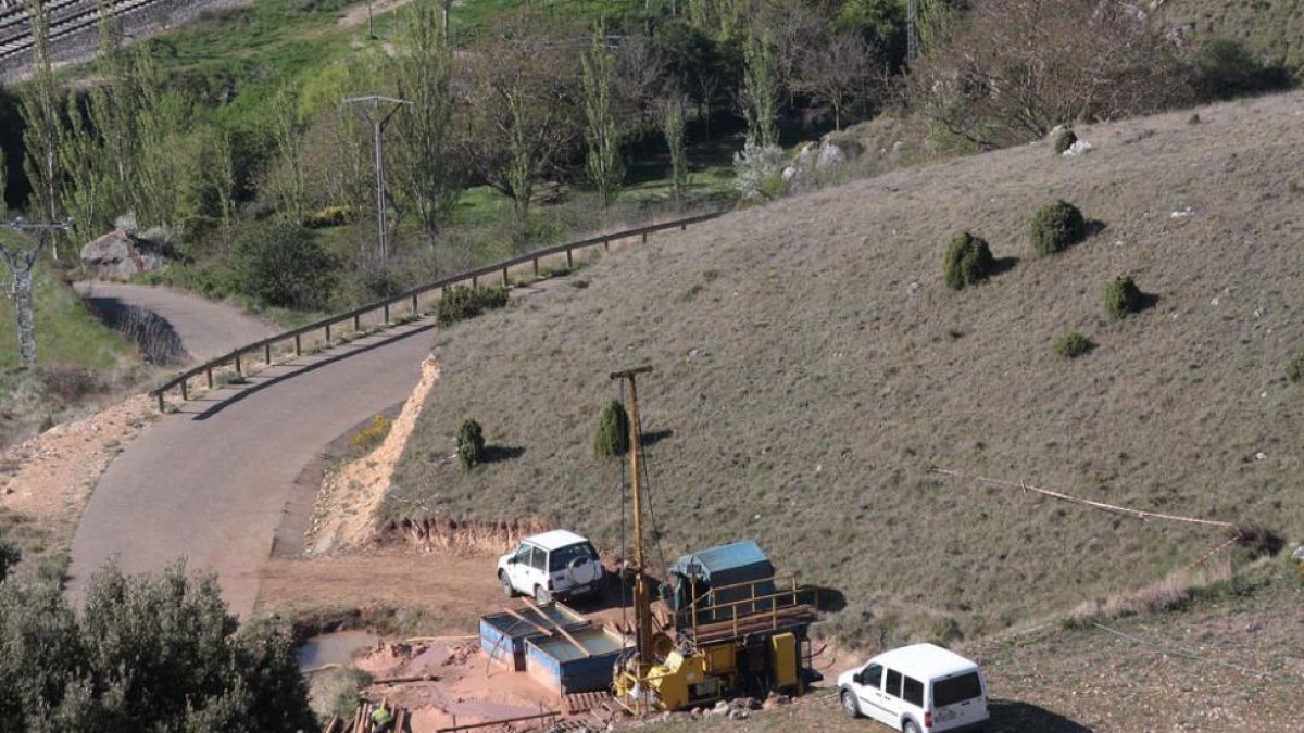 Los técnicos realizaron hace seis años cuatro sondeos para conocer la geología del paso del túnel.-G.G.