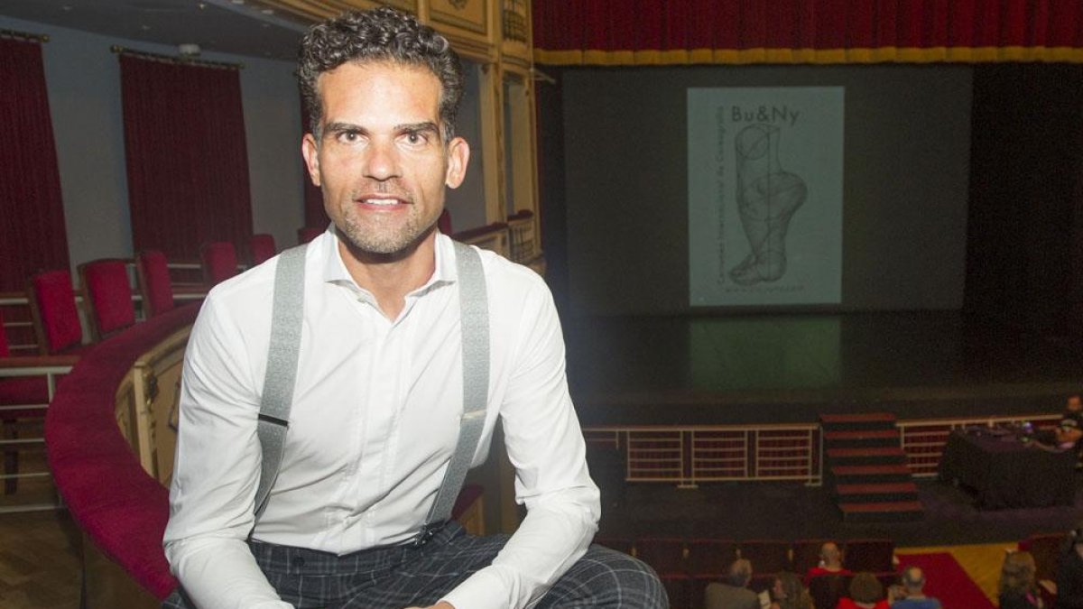 Antonio Najarro, en el Teatro Principal antes de la apertura oficial del encuentro.-Israel L. Murillo
