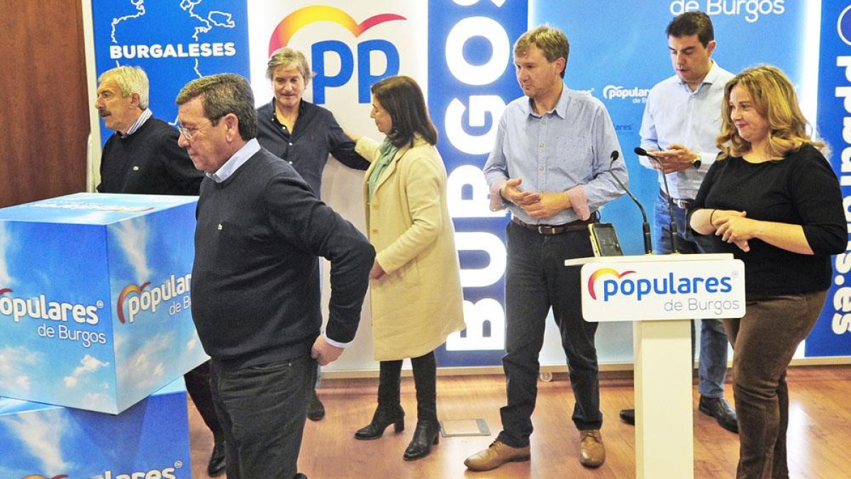 Los populares en su sede tras conocer los resultados de las elecciones nacionales.-ISRAEL L. MURILLO