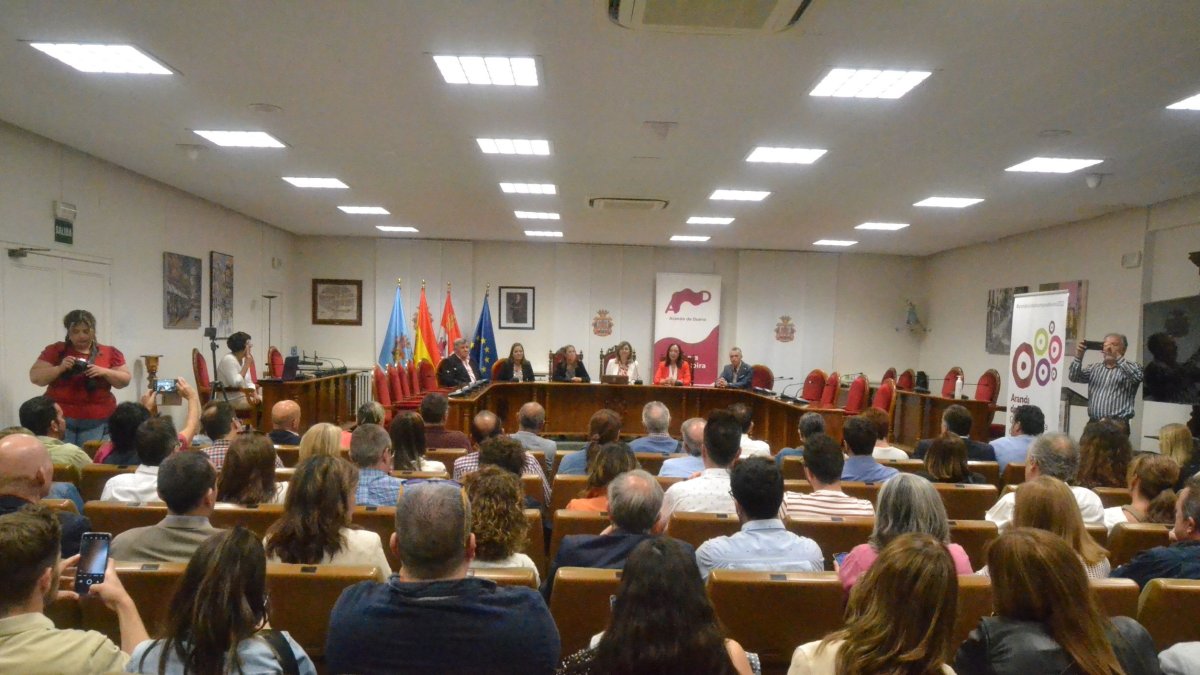 Imagen de la recepción celebrada ayer en el salón de Plenos del Ayuntamiento de Aranda