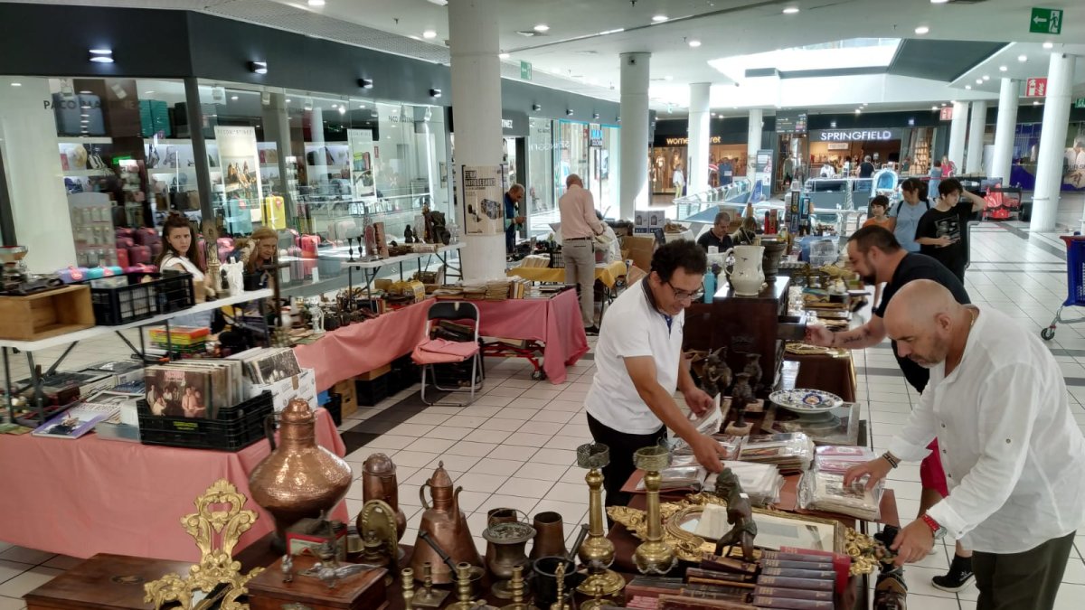 La feria del coleccionismo está ya en el Mirador. T. G.