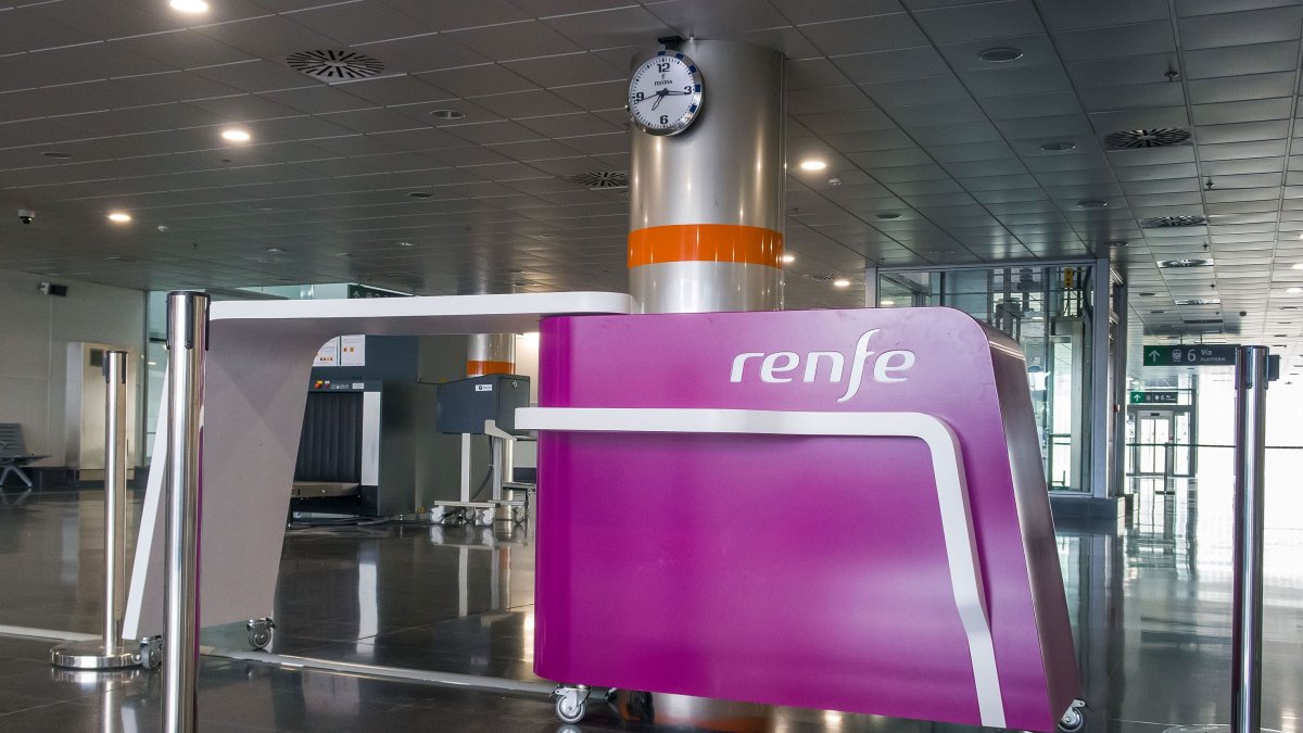 Todo listo en la estación de Burgos para que el AVE comience a operar. TOMÁS ALONSO