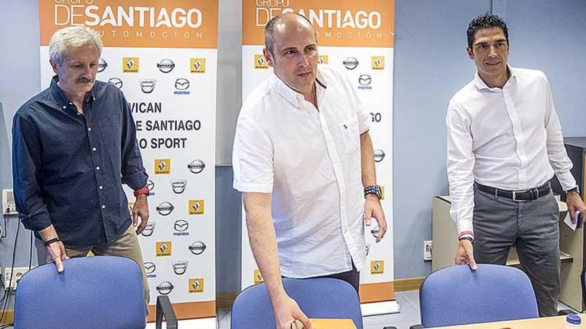 De izquierda a derecha, Evaristo Pérez Torices,Miguel Ángel Segura y Fernando de Santiago.-SANTI OTERO