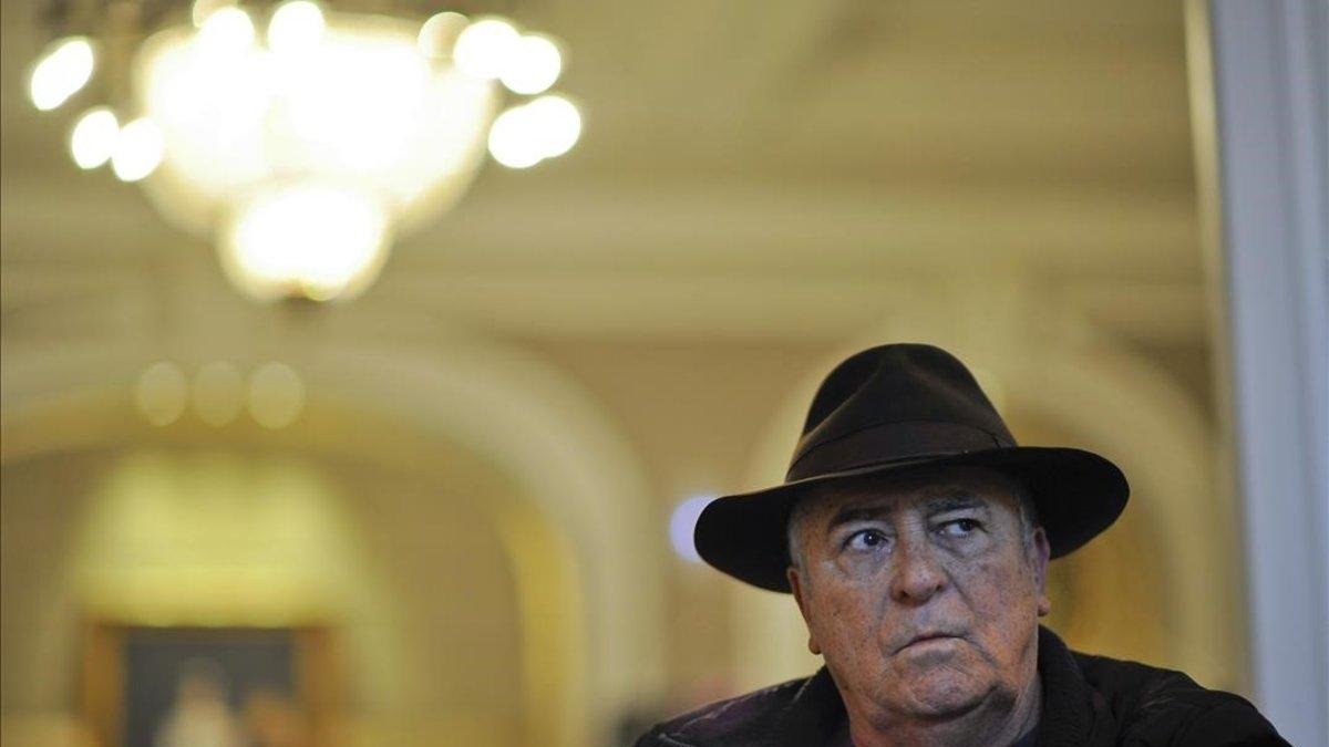 El director Bernardo Bertolucci, en el festival de cine de San Sebastián, en el 2012.-AP/ ÁLVARO BARRIENTOS