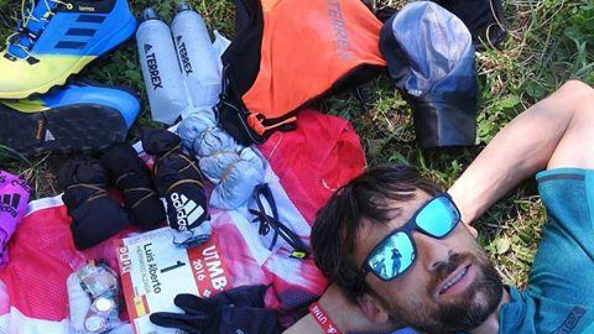 Hernando se mostraba ayer relajado tras recoger el dorsal número 1 que lucirá en la UTMB.-TWITTER/@TRAILHERNANDO