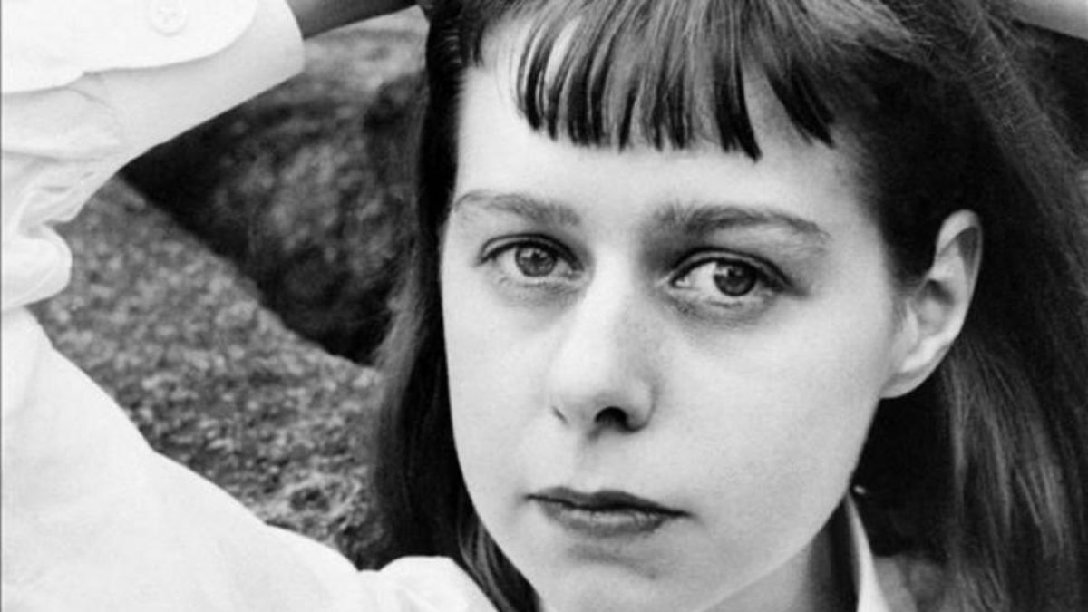 DIRECTOCastigo para la infanta y cárcel para Urdangarin. Sigue todas las reacciones a la sentencia del 'caso Nóos' ANIVERSARIO Carson McCullers, la fuerza oculta del deseo Se cumple el centenario de la intensa autora norteamericana con la reedición de su-