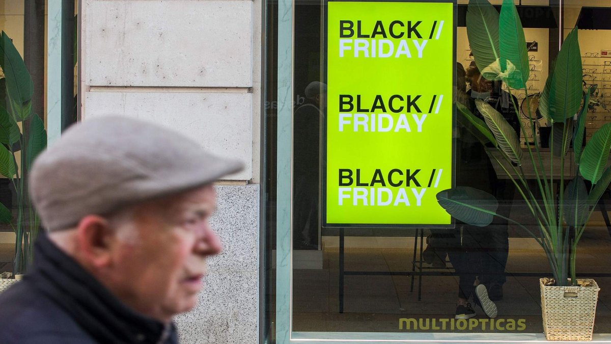 Los comercios locales miran con recelo la campaña de este año al haber tenido 20 días previos de descuentos con los bonos. TOMÁS ALONSO