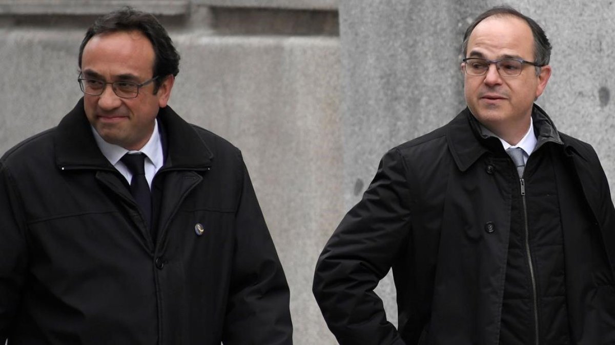 Jordi Turull (a la derecha), con Josep Rull, el pasado marzo, cuando fueron a declarar al Tribunal Supremo. /-AFP