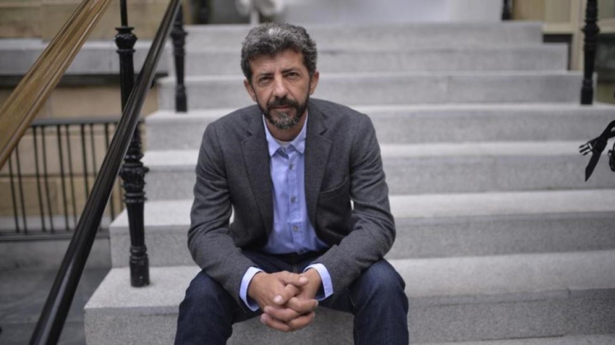 El director Alberto Rodríguez, en el festival de San Sebastián, donde ha presentado 'El hombre de las mil caras', que se estrena el viernes 23 en los cines.-VINCENT WEST
