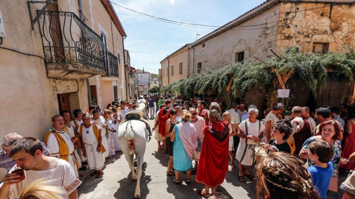 La localidad burgalesa de Baños de Valdearados acoge un año más la Fiesta Romana en Honor al Dios Baco-ICAL