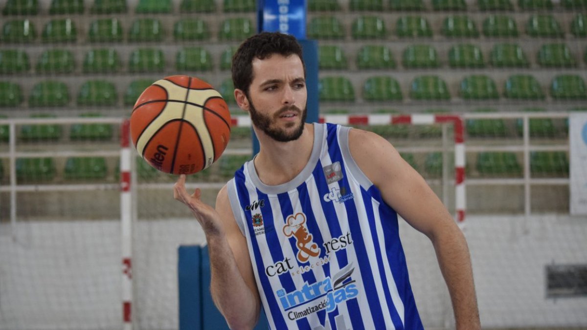 Luis Ferrando, con la camiseta del Ponferrada. FOTO COMPARTIDA POR EL CB TIZONA