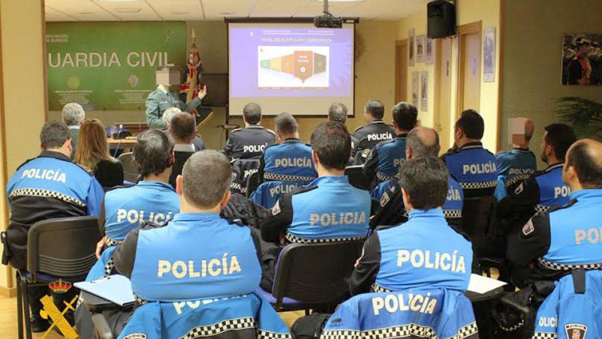 Según el sindicato policial, en febrero se irán otros 4 agentes.-ECB