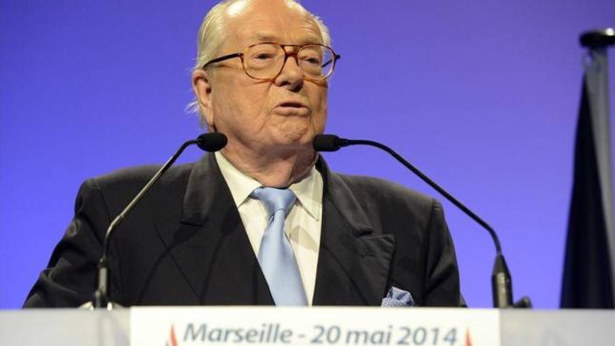 Jean-Marie Le Pen, durante una intervención en un mitin del FN en Marsella.-AFP / FRANCK PENNANT