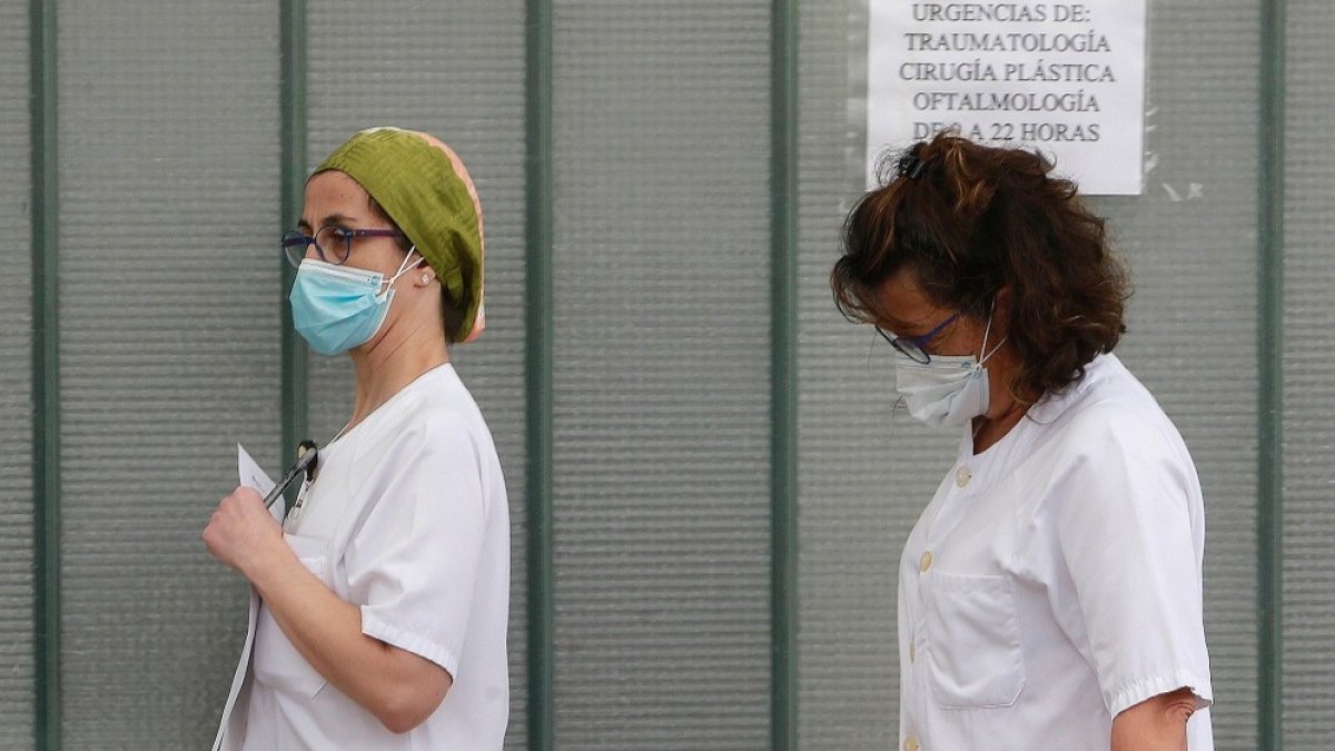 Personal sanitario en el HUBU. RAÚL OCHOA