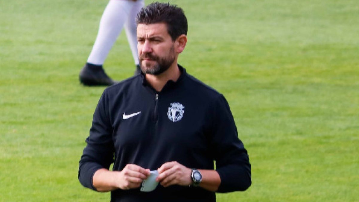 Fernando Estévez en su etapa como entrenador del Burgos CF. ECB