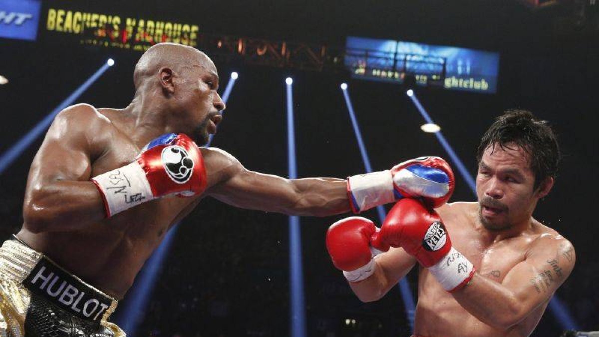 Mayweather golpea a Pacquiao, durante el combate de Las Vegas.-Foto: REUTERS / STEVE MARCUS