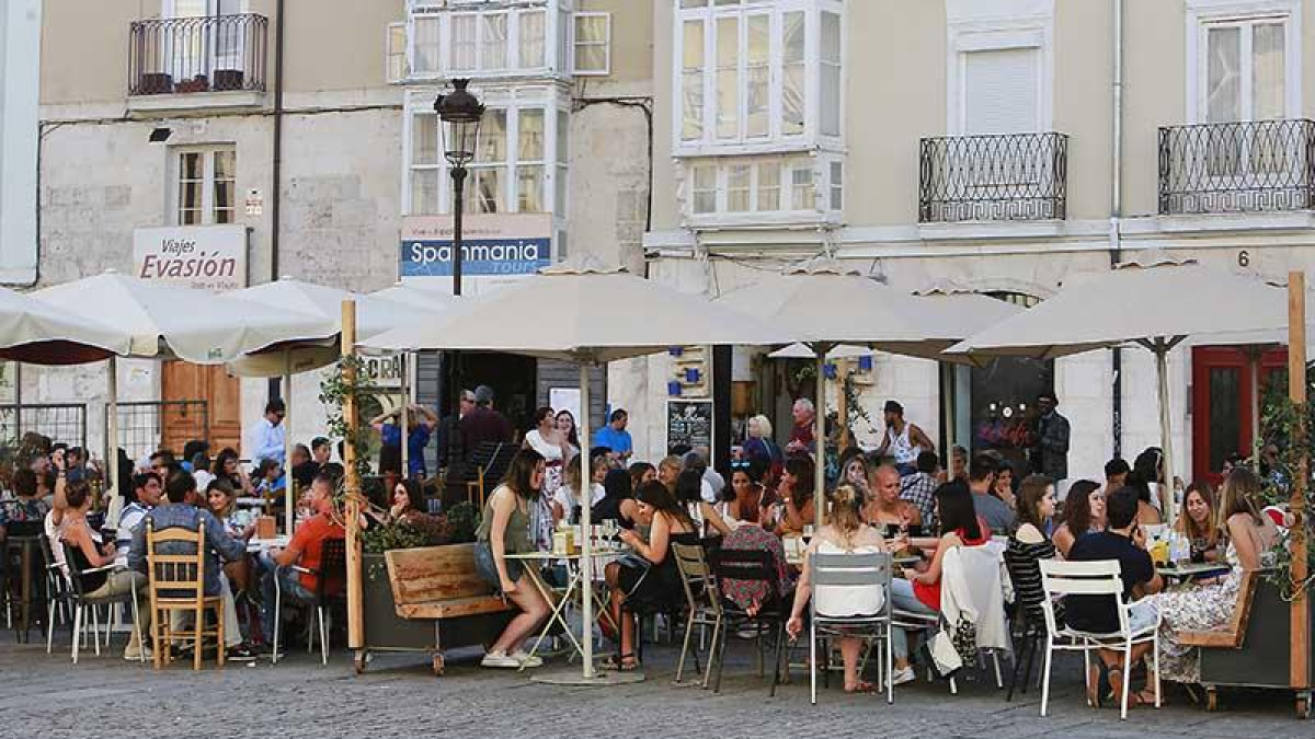 Terrazas de hostelería en la plaza del Huerto del Rey, La Flora, en una imagen de archivo.