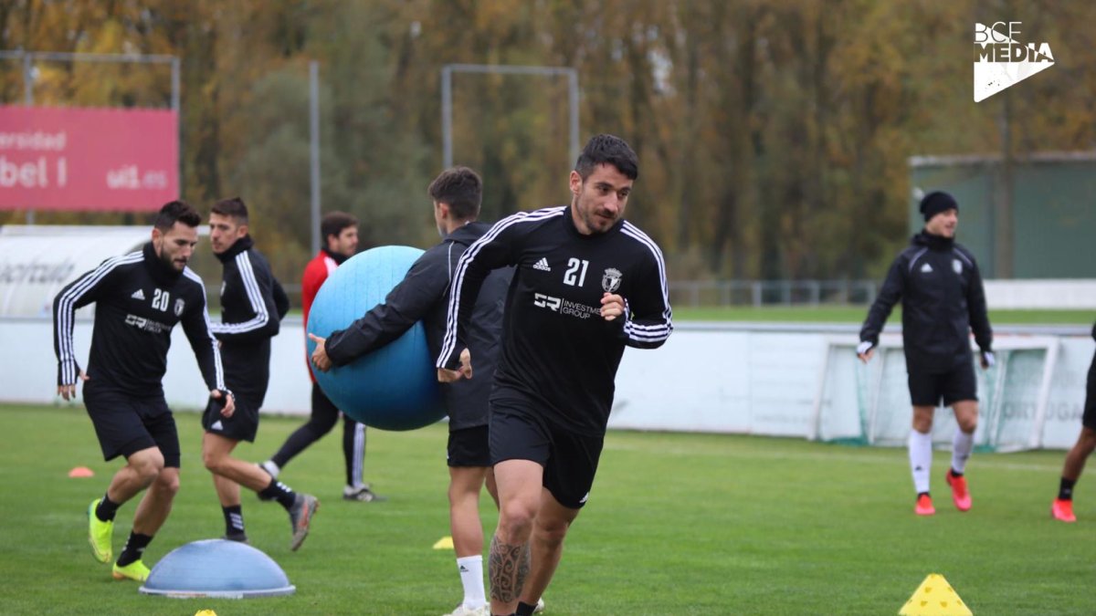 El Burgos CF regresó ayer a los entrenamientos en Castañares. BCF