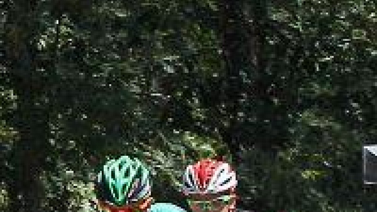 Carlos Barbero junto a Juan Carlos Riutort en la pasada Vuelta a Burgos.-SANTI OTERO