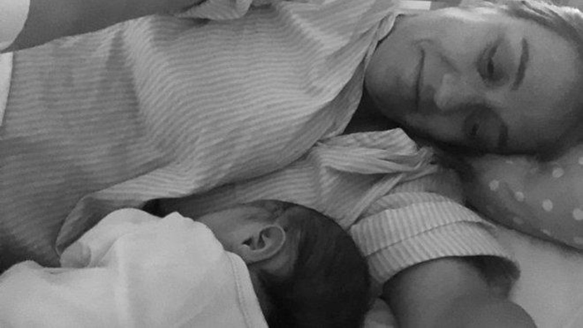 Tania Sánchez, con su bebé.-TWITTER