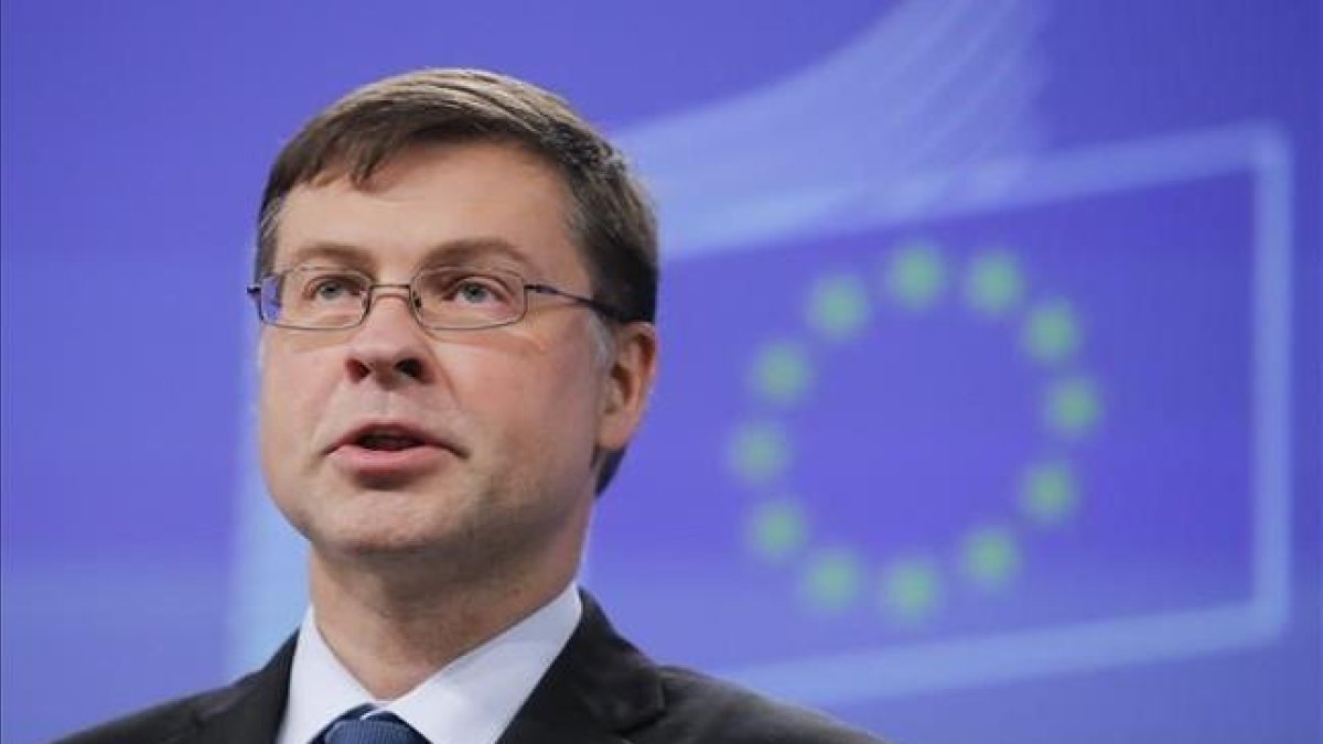 Valdis Dombrovskis, actual vicepresidente de la Comisión Europea y exprimer ministro de Letonia.-EFE/OLIVIER HOSLET
