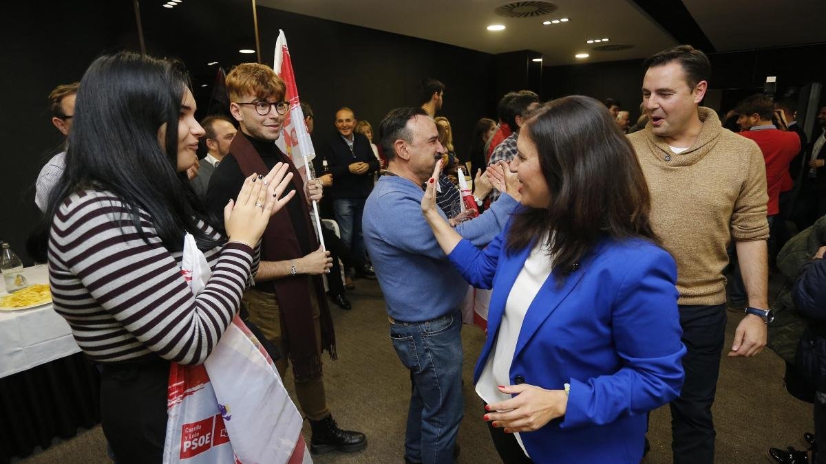Esther Peña y Daniel de la Rosa en la fiesta socialista.-SANTI OTERO