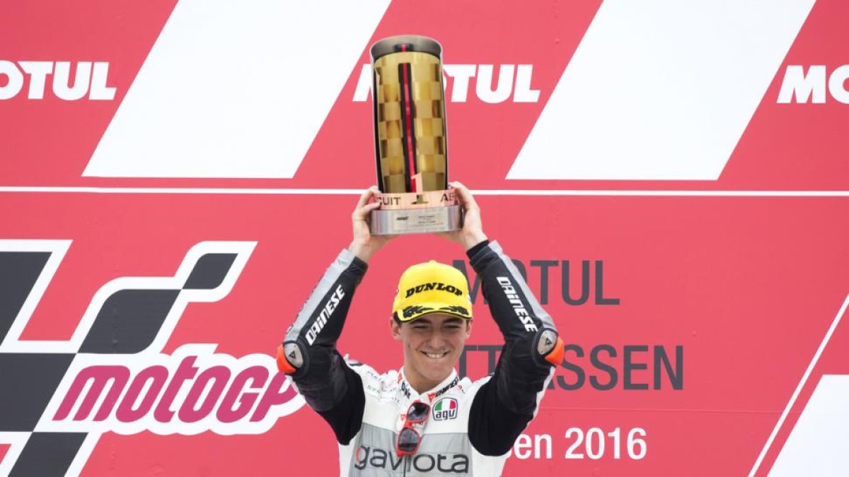 Francesco Bagnaia celebra su victoria en Moto3, en el circuito de Assen.-AP / VINCENT JANNINK