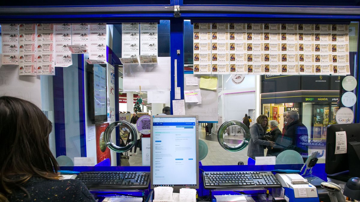 Las administraciones de Lotería aseguran que las terminaciones fetiche para el Sorteo de Navidad de los burgaleses acaban en 5, 7, 15 y 69. TOMÁS ALONSO