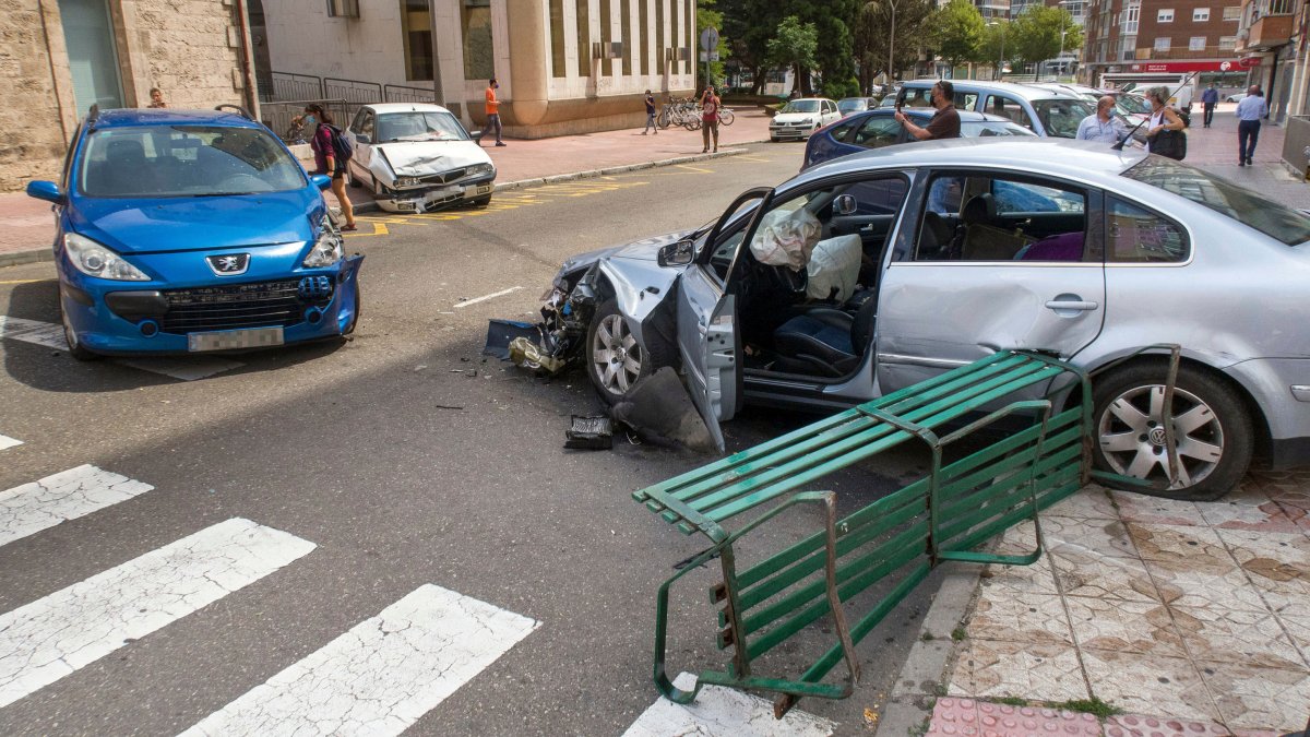 Imagen del accidente en Gamonal. TOMÁS ALONSO