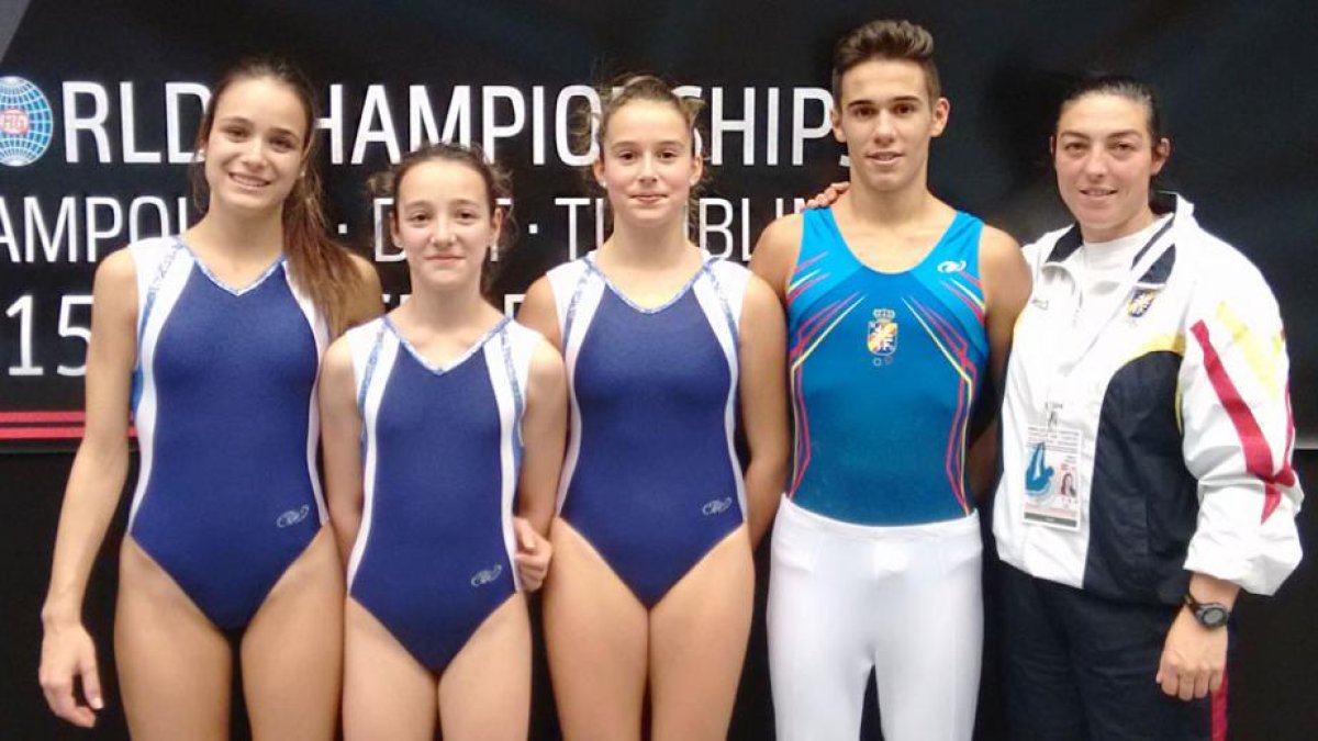 Los representantes burgaleses posan durante el Campeonato del Mundo celebrado en Odense.-ECB