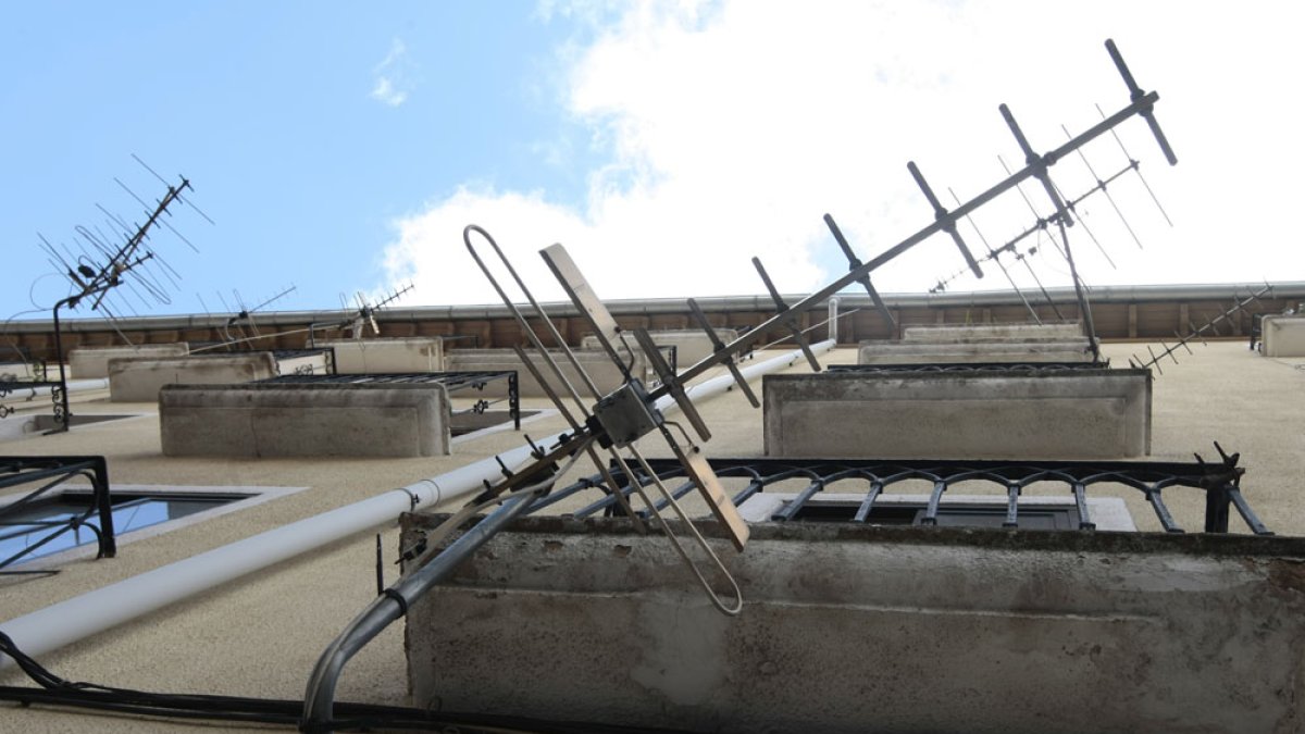 Estos meses están conviviendo ambas frecuencias dando así tiempo al ciudadanos a adaptar sus equipos antes de junio. ECB