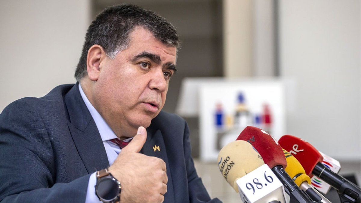 Juan Manuel Manso, candidato a rector que ha recurrido las elecciones. ISRAEL L. MURILLO